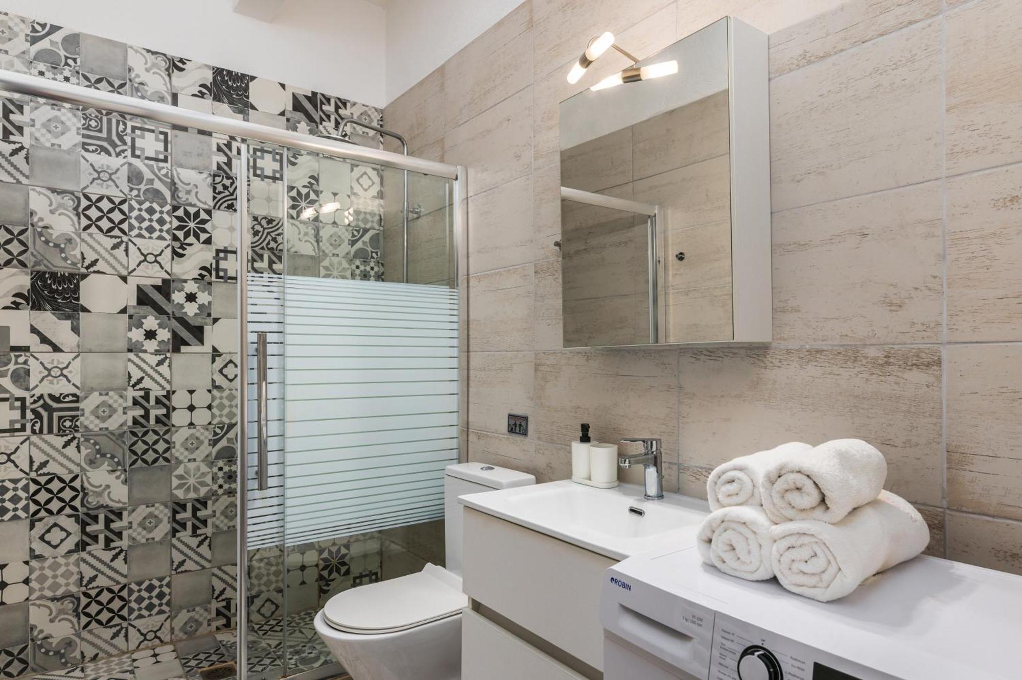 Tropical & Faces By Nest Apartment Tesalonika Bagian luar foto